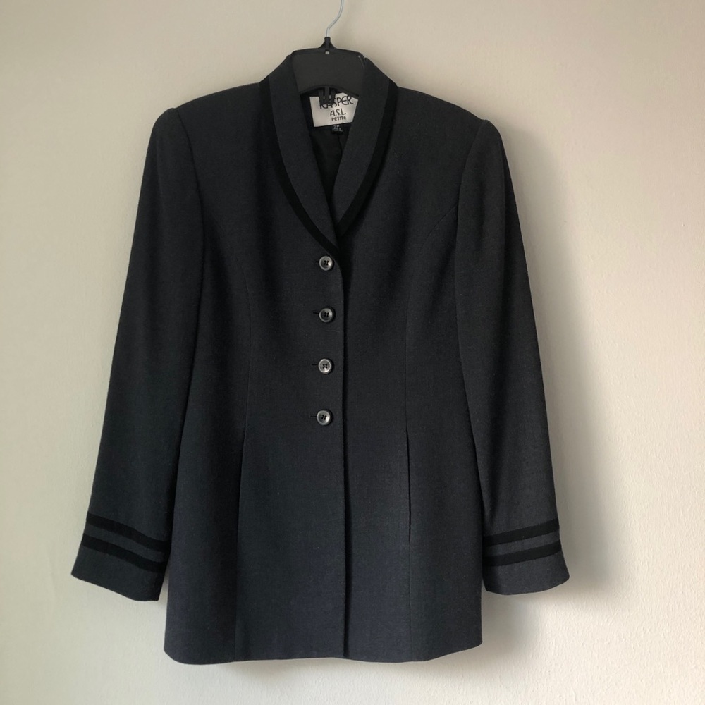 Kasper: Gray Coat with black lining